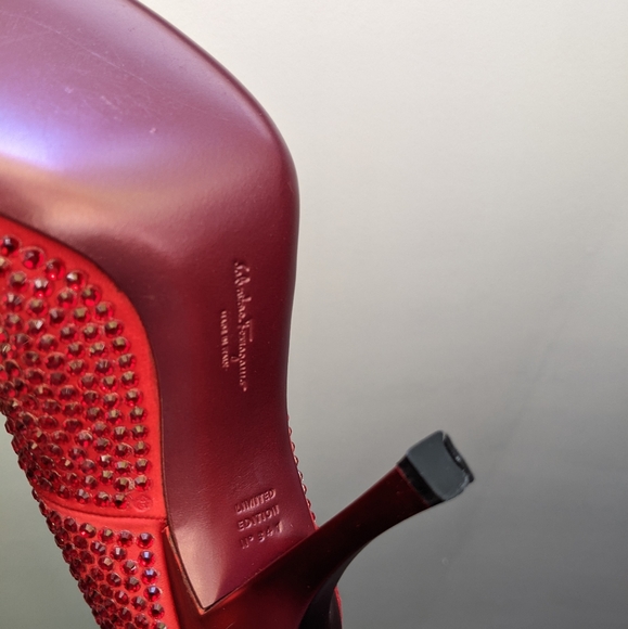 Salvatore Ferragamo: Swarovski Crystals (Marilyn Monroe Heels) - Picture 12 of 14
